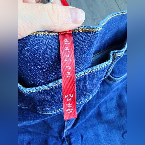 Spanx Pull on Flare Jeans in Blue Size Medium - Picture 4 of 6